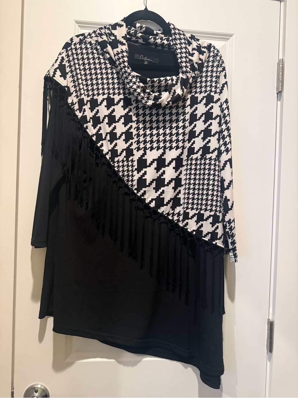 Calessa Houndstooth Patterned Tunic Top Cowl Neck Fringe Accent Women’s Size XL